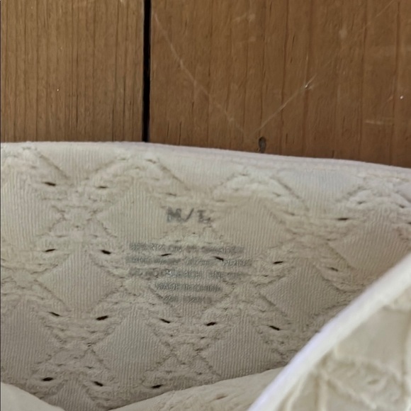 Elegant Cream Sleeveless Top - Picture 2 of 3